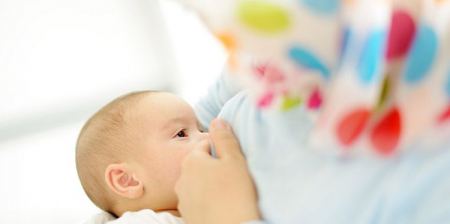 كيف تتواصلين مع طفلك أثناء الرضاعة؟